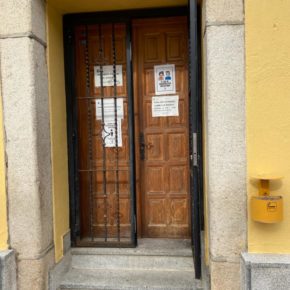 El alcalde de Villamantilla impide el acceso al ayuntamiento a sus vecinos. El alcalde de Villamantilla impide el acceso al ayuntamiento a sus vecinos.